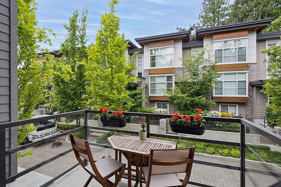 2 3025 Baird Road North Vancouver, BC - 17