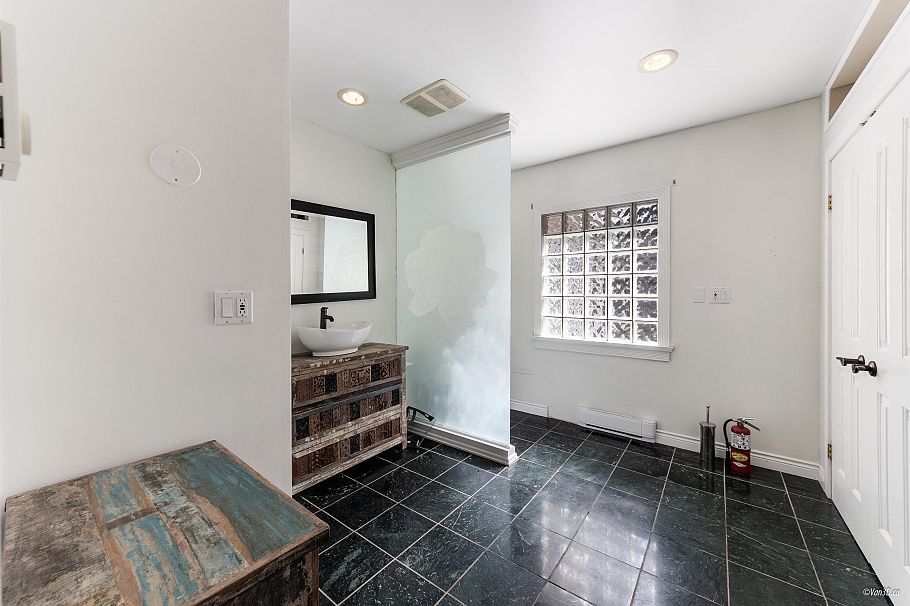 2146 W 33rd Avenue Vancouver, BC - 15