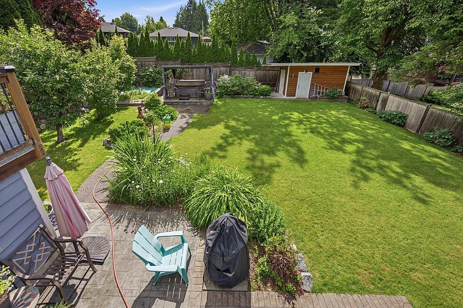 944 Tollcross Road North Vancouver, BC - 21