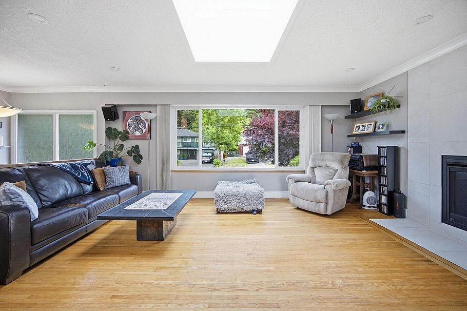 944 Tollcross Road North Vancouver, BC - 9