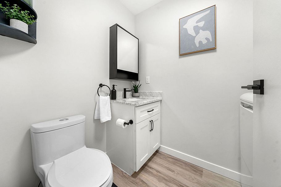 18 220 E 11th Street North Vancouver, BC - 17