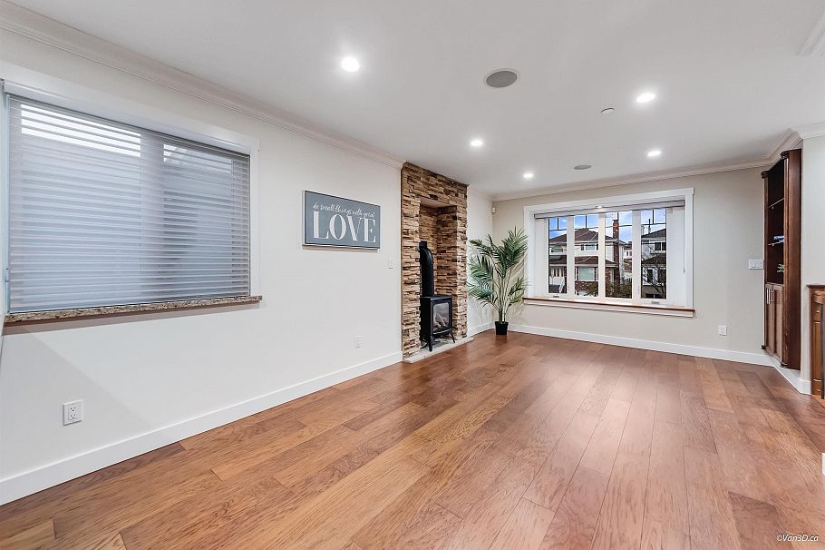 6167 Commercial Street Vancouver, BC - 6