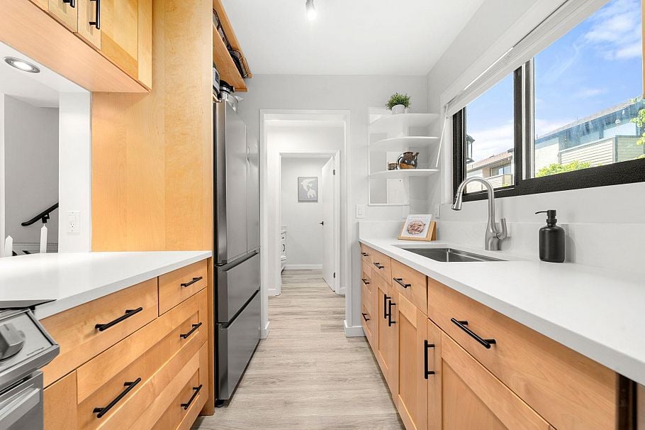 18 220 E 11th Street North Vancouver, BC - 16