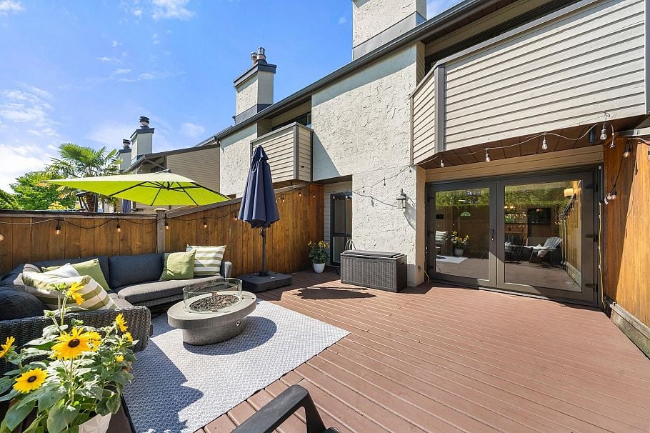 18 220 E 11th Street North Vancouver, BC - 1