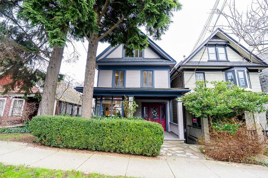 967 W 8th Avenue Vancouver, BC - 32