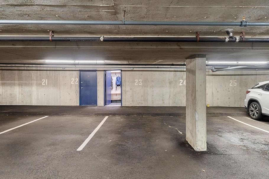 18 220 E 11th Street North Vancouver, BC - 31