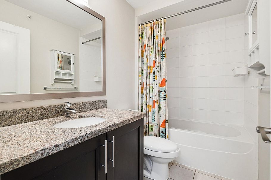 2 3025 Baird Road North Vancouver, BC - 25