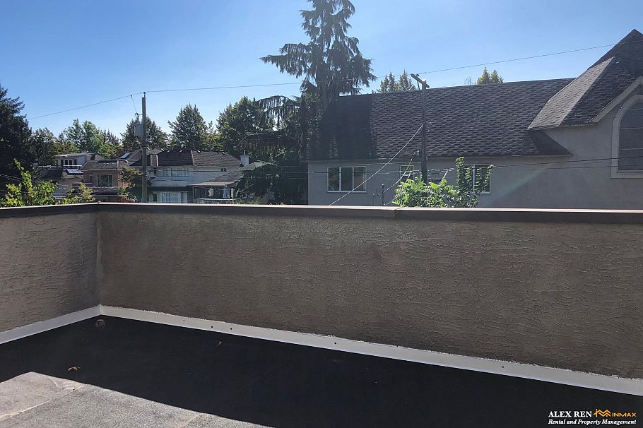 4396 W 11th Avenue Vancouver, BC - 26