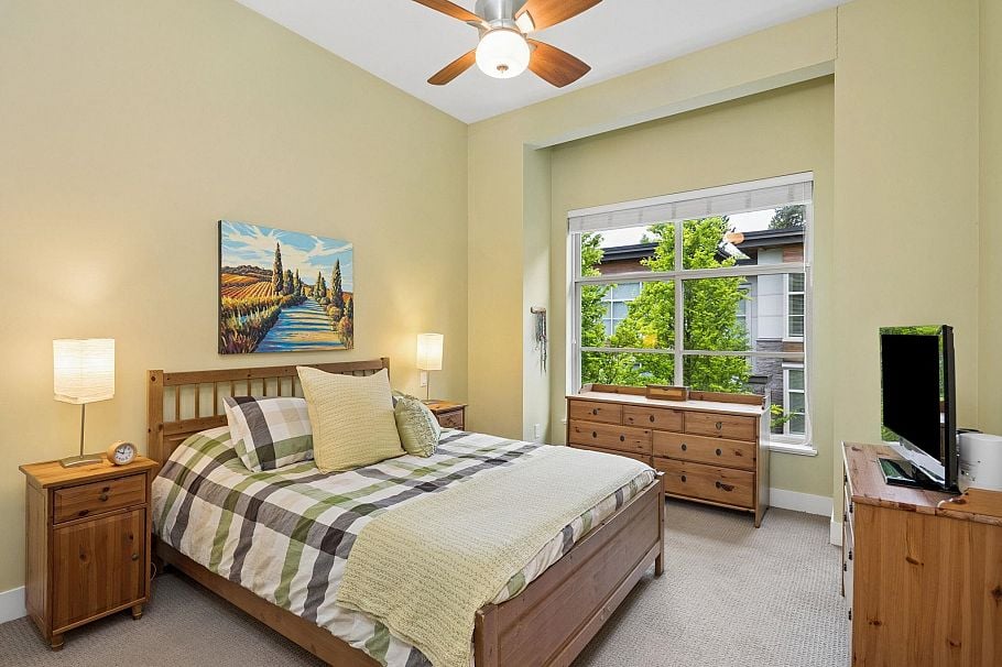 2 3025 Baird Road North Vancouver, BC - 19