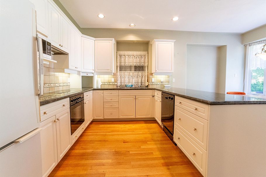 2849 W 35th Avenue Vancouver, BC - 8
