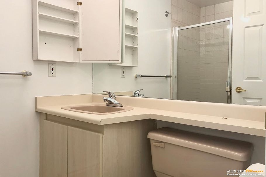 4396 W 11th Avenue Vancouver, BC - 16