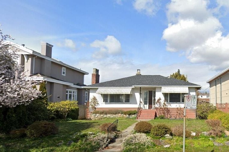 437 W 40th Avenue Vancouver, BC - 1