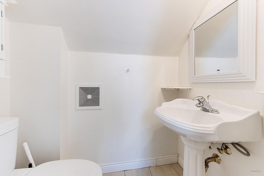 2146 W 33rd Avenue Vancouver, BC - 24