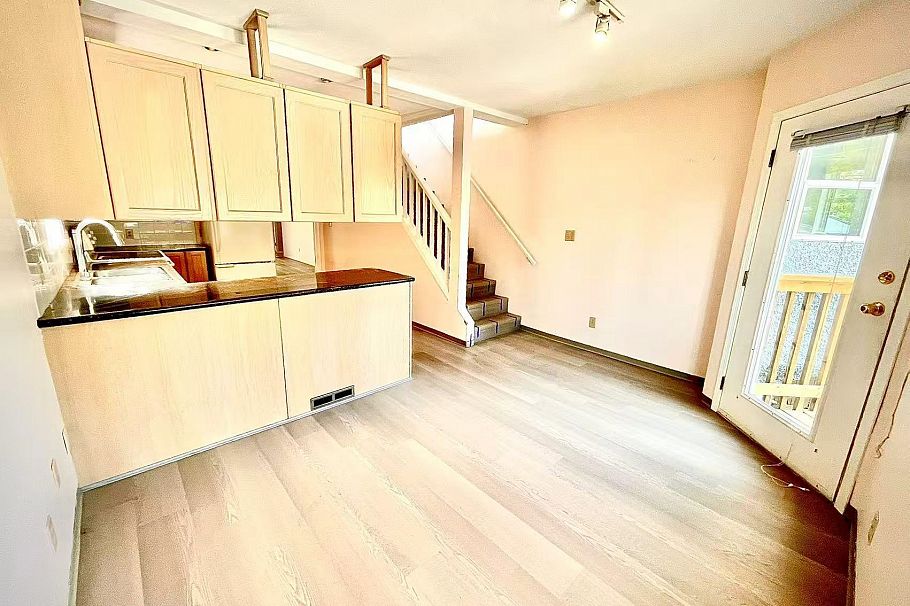 3857 W 18th Avenue Vancouver, BC - 4
