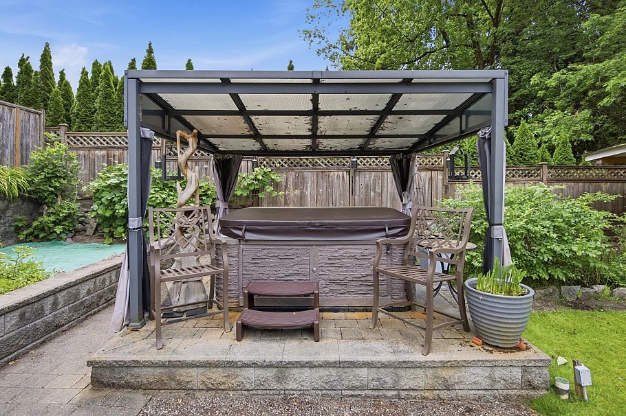 944 Tollcross Road North Vancouver, BC - 36