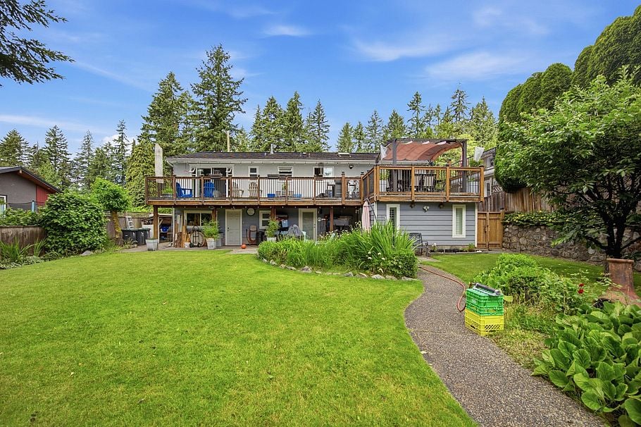 944 Tollcross Road North Vancouver, BC - 32