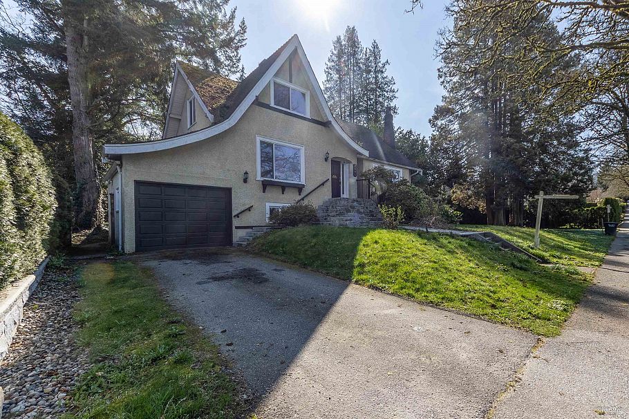 2146 W 33rd Avenue Vancouver, BC - 2