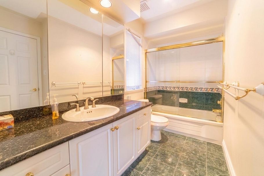 2849 W 35th Avenue Vancouver, BC - 26
