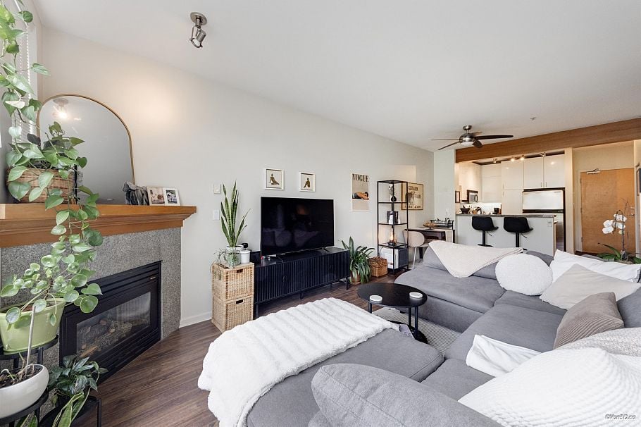 319 580 Raven Wood Drive North Vancouver, BC - 12