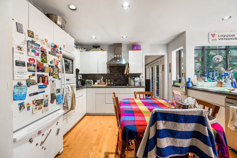 5261 Cliffridge Avenue North Vancouver, BC - 10