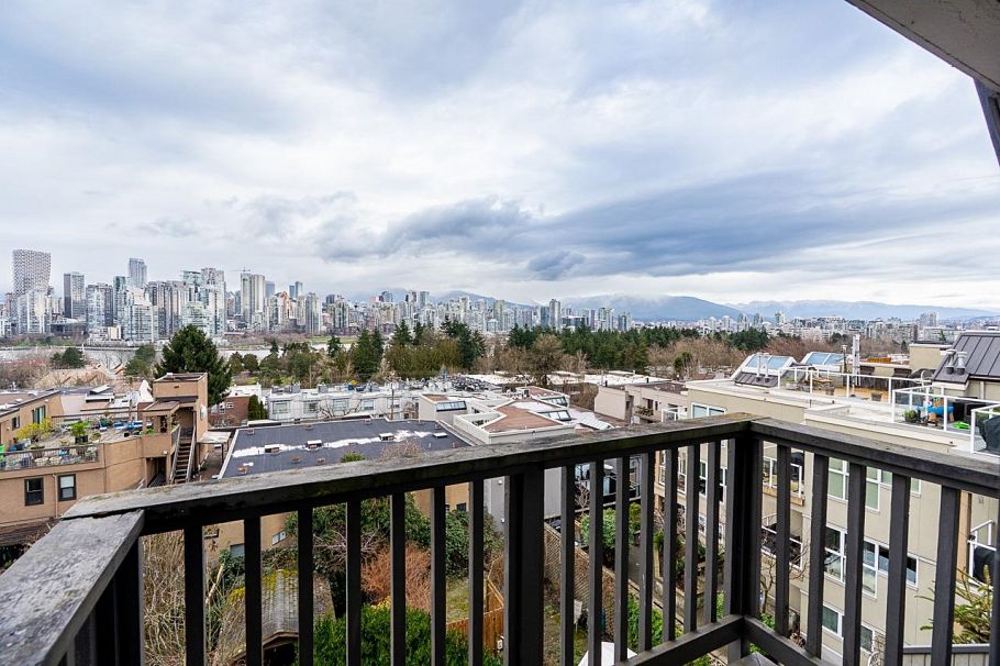 967 W 8th Avenue Vancouver, BC - 14