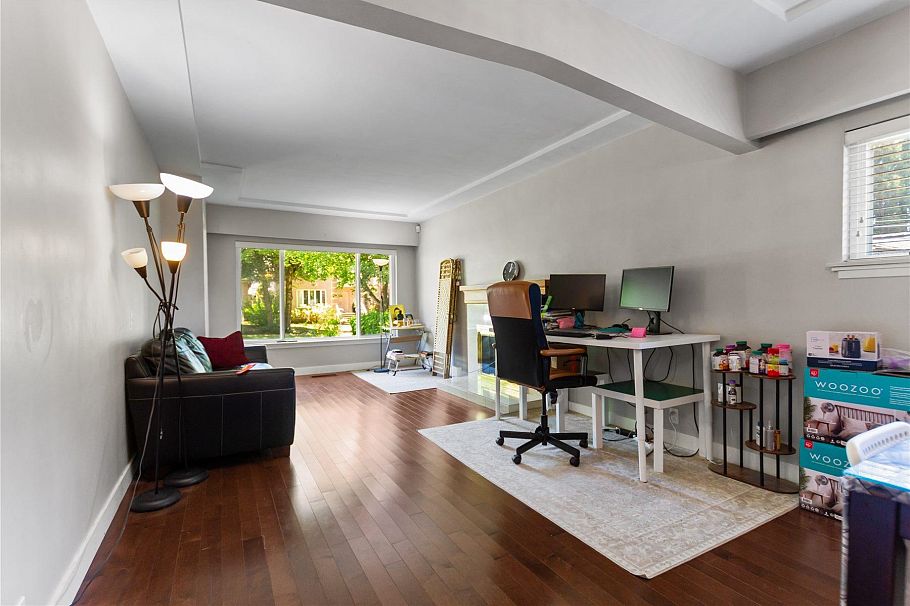 7643 Selkirk Street Vancouver, BC - 2