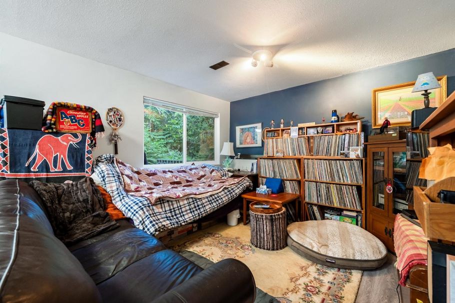 5261 Cliffridge Avenue North Vancouver, BC - 8