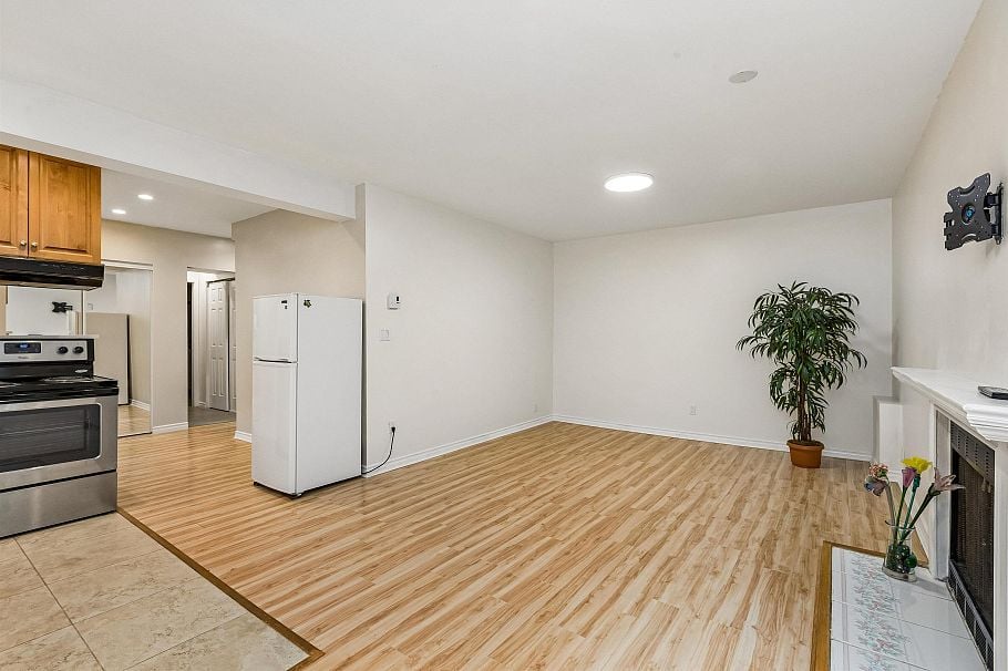 1501 Ostler Court North Vancouver, BC - 27