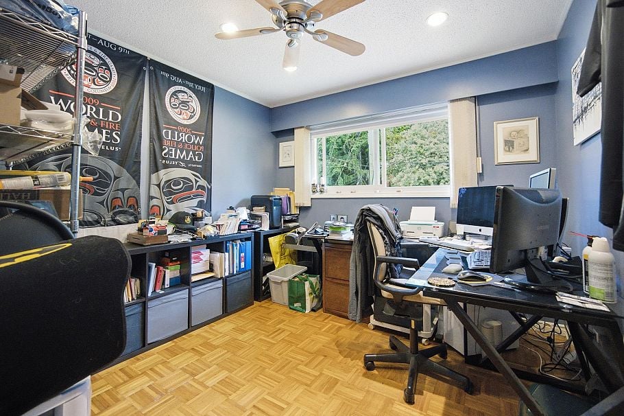 944 Tollcross Road North Vancouver, BC - 16