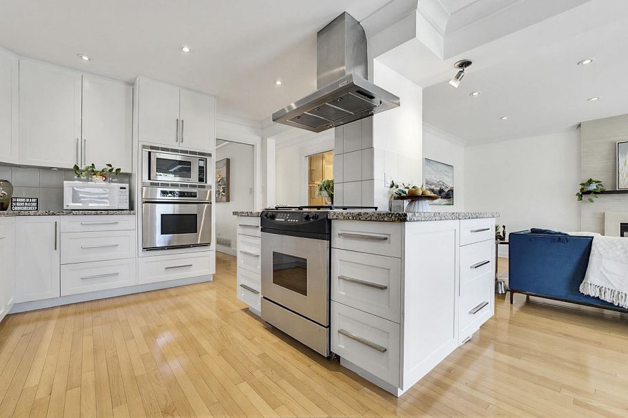 3558 W 32nd Avenue Vancouver, BC - 9