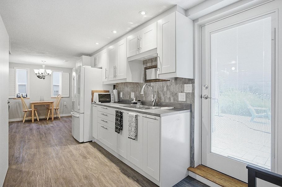 944 Tollcross Road North Vancouver, BC - 27