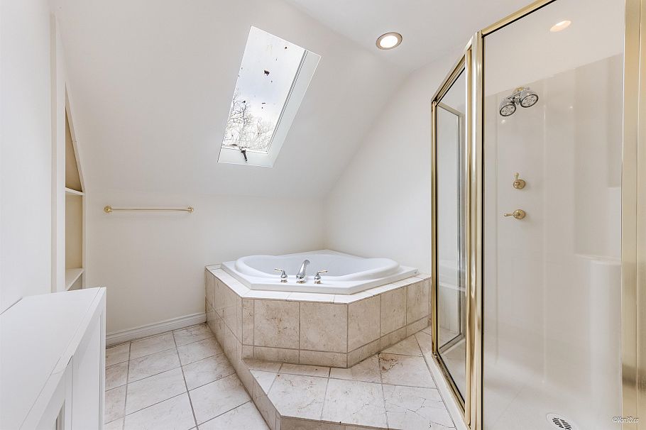 2146 W 33rd Avenue Vancouver, BC - 25