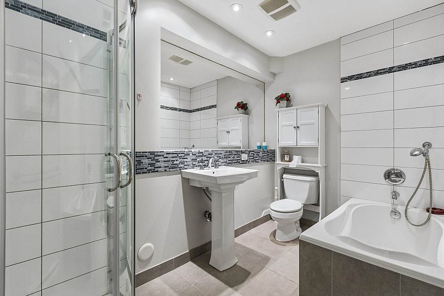 1501 Ostler Court North Vancouver, BC - 31