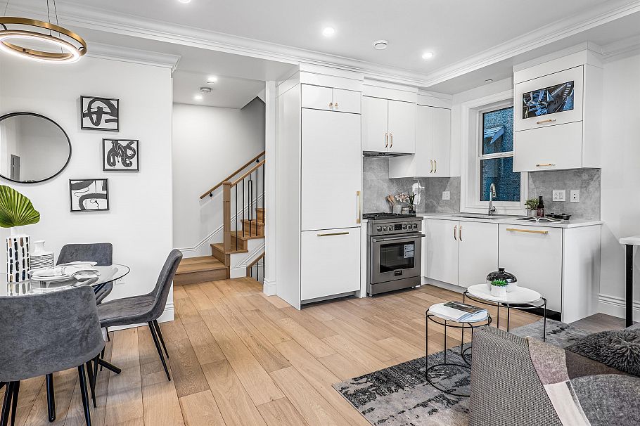 3812 W 15th Avenue Vancouver, BC - 4