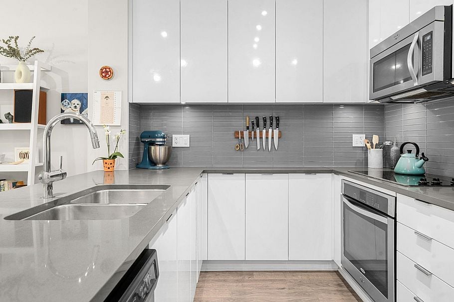108 2665 Mountain Highway North Vancouver, BC - 5