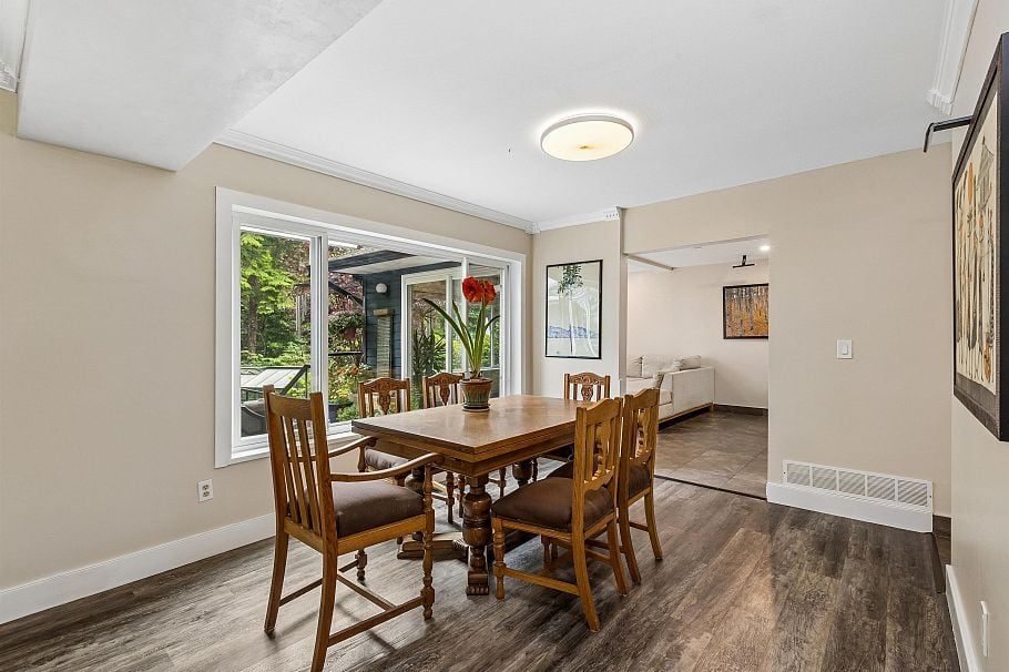 1501 Ostler Court North Vancouver, BC - 9