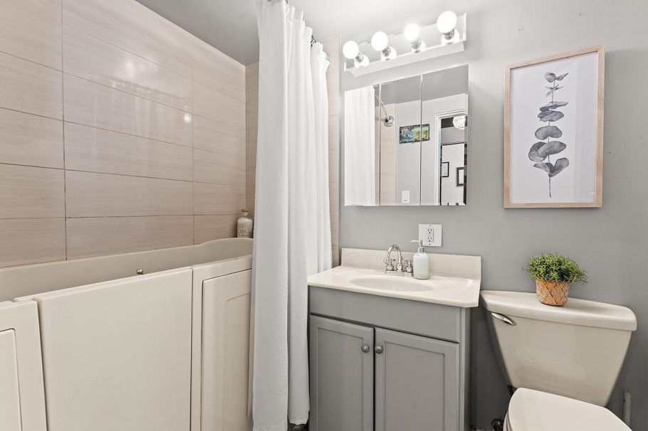 304 1975 Pendrell Street Vancouver, BC - 16