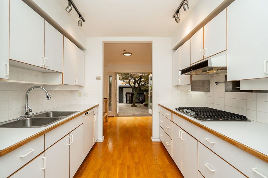1796 W 14th Avenue Vancouver, BC - 2