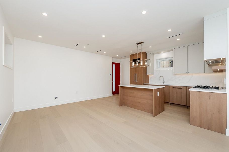 2 1845 E 51st Avenue Vancouver, BC - 9