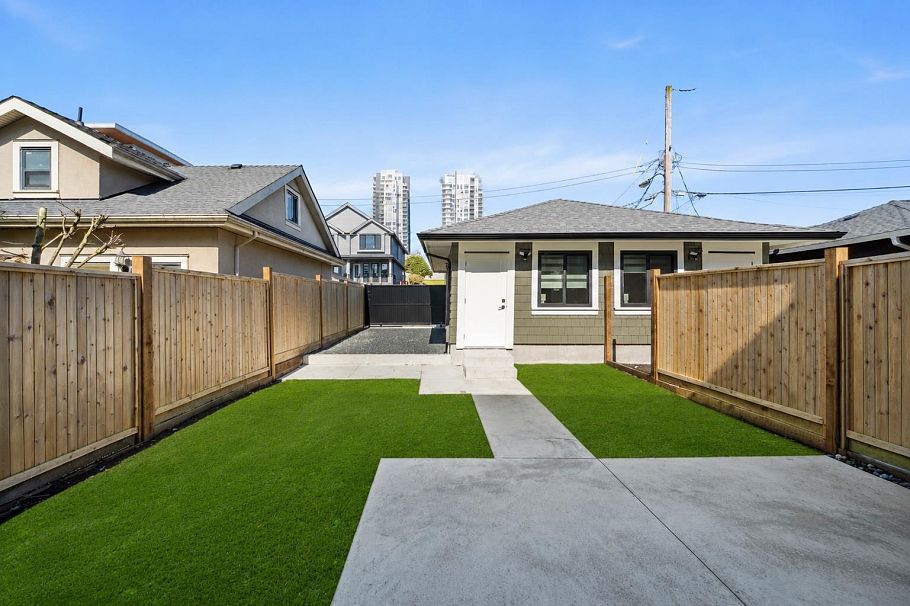 531 W 61st Avenue Vancouver, BC - 37