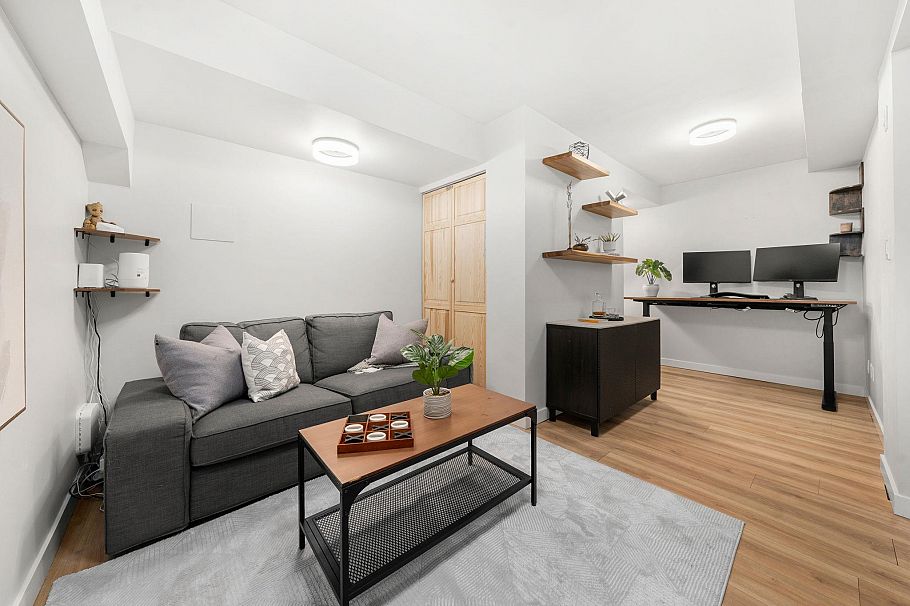 18 220 E 11th Street North Vancouver, BC - 27