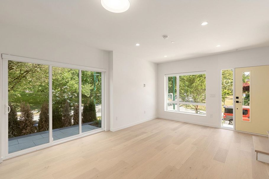 4803 Laurel Street Vancouver, BC - 2