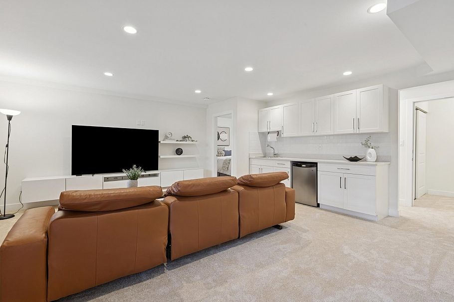 205 E 18th Street North Vancouver, BC - 25