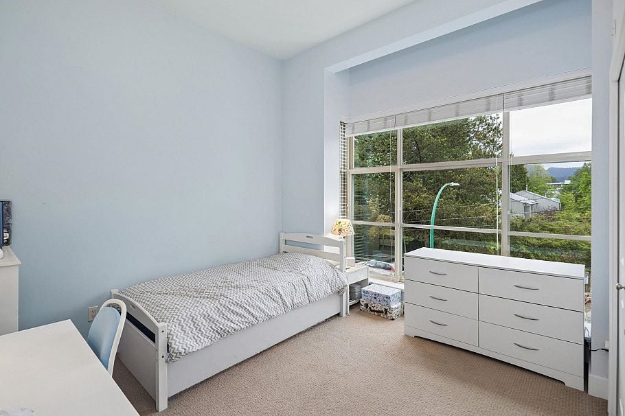 2 3025 Baird Road North Vancouver, BC - 24