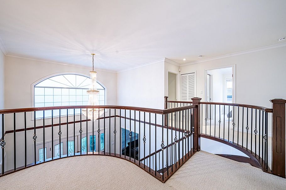 4570 W 13th Avenue Vancouver, BC - 9