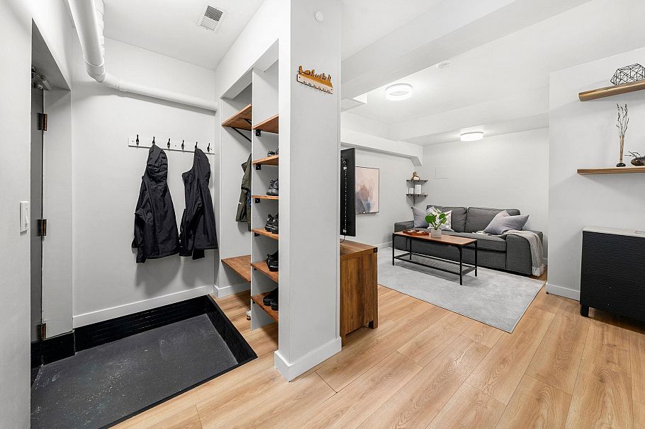 18 220 E 11th Street North Vancouver, BC - 29