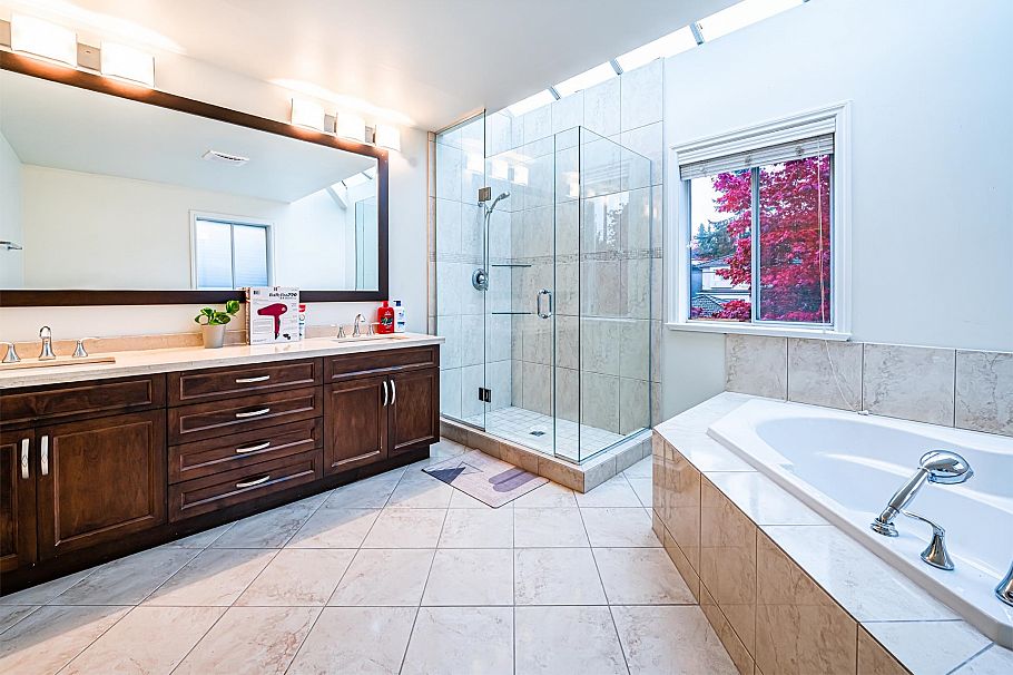 4570 W 13th Avenue Vancouver, BC - 11