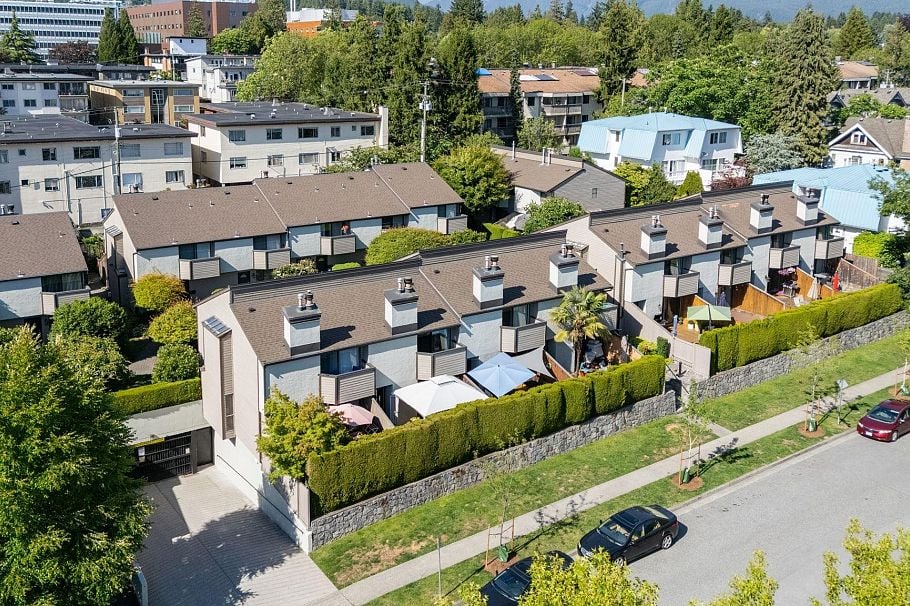 18 220 E 11th Street North Vancouver, BC - 35