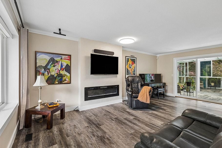 1501 Ostler Court North Vancouver, BC - 4