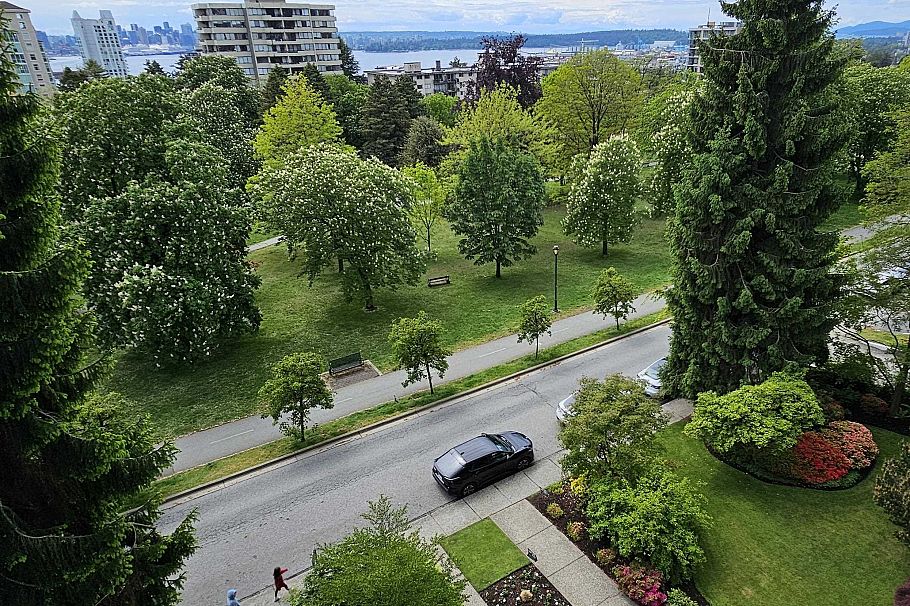 704 114 W Keith Road North Vancouver, BC - 23